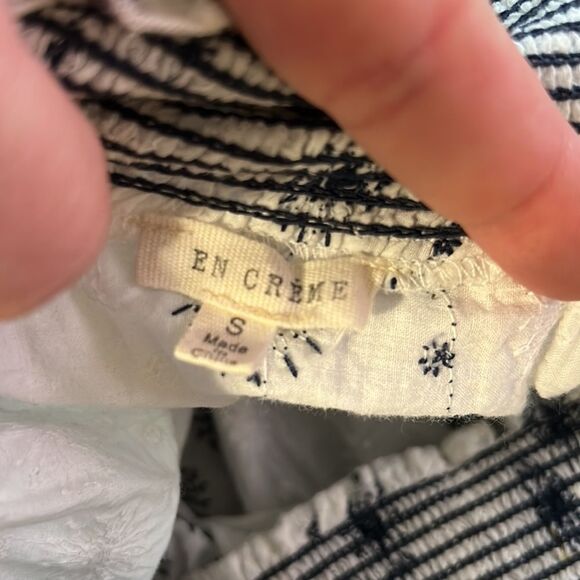 EN CREME Size Small Strapless Floral Smocked Eyelet Lace Top Flowy Romantic - Picture 6 of 8